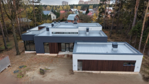 Завершено строительство дома в стиле хай-тек в поселке Терра Вита