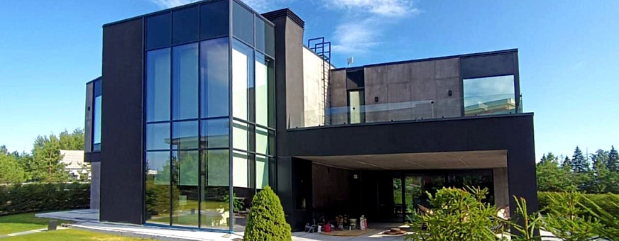 Панорамные окна в частном доме: плюсы и минусы