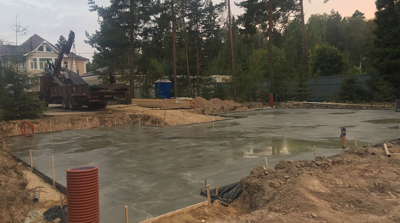 Начато строительство нового дома Хай-Тек