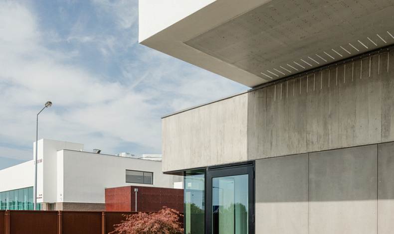 Дома хай-тек HT-245