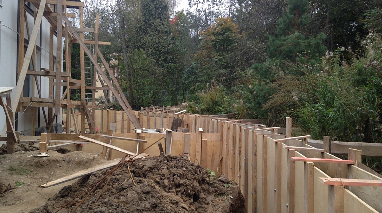 Подпорные стенки для коттеджа в Новолеоново