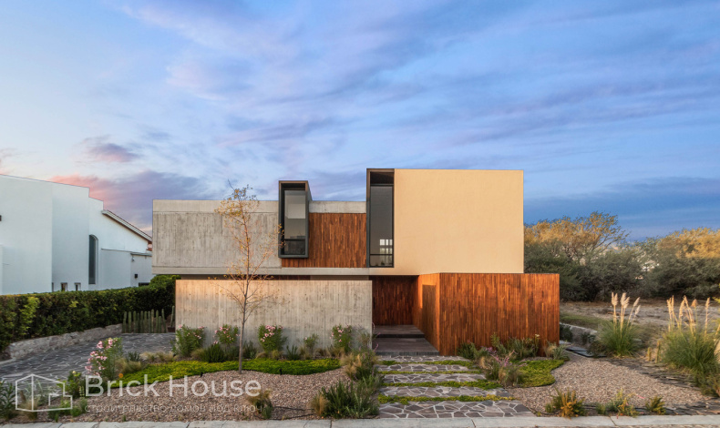 Дома хай-тек HT-564