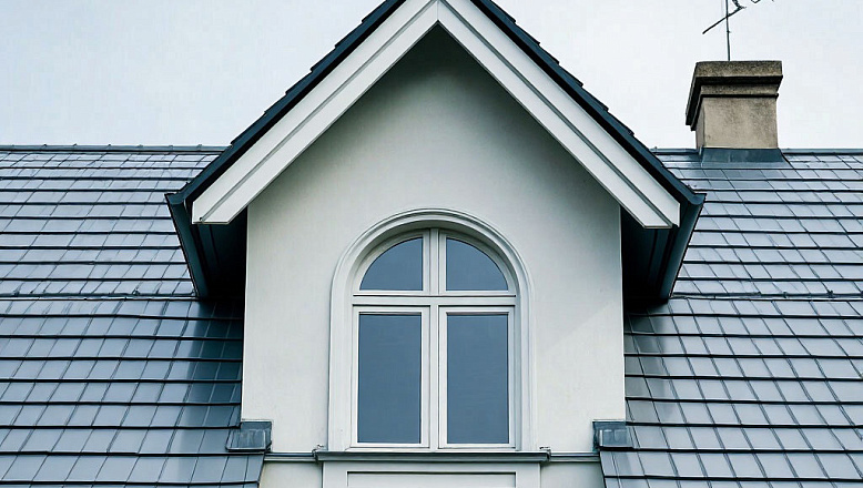 Мансардное окно или люкарна: что выбрать 