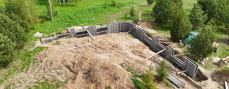 Началось строительство дома в стиле Райта в поселке Бекетово