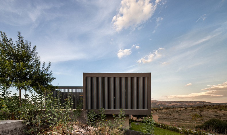 Дома хай-тек HT-241-1